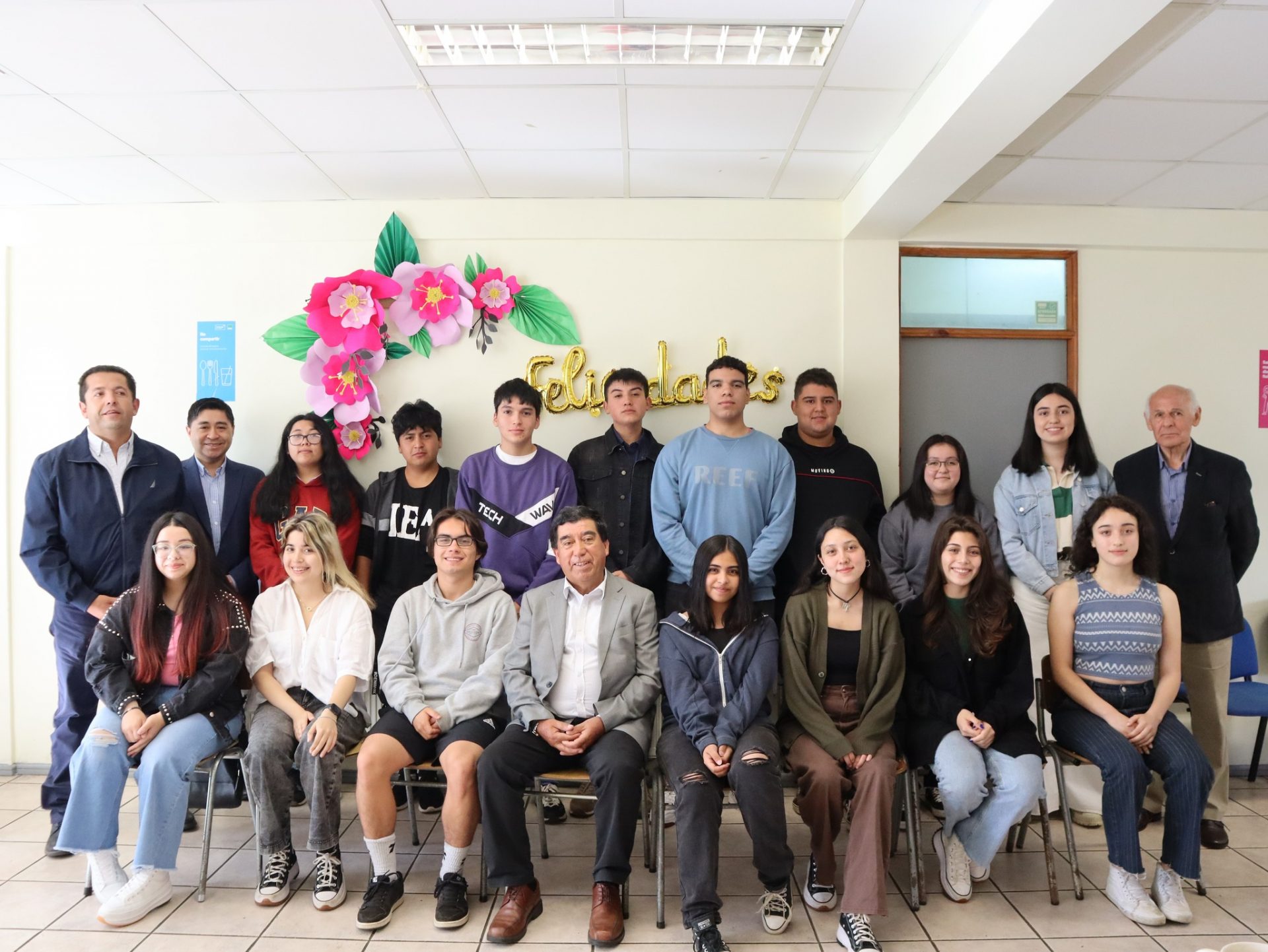 Reconocen a estudiantes que obtuvieron puntajes destacados en la PAES