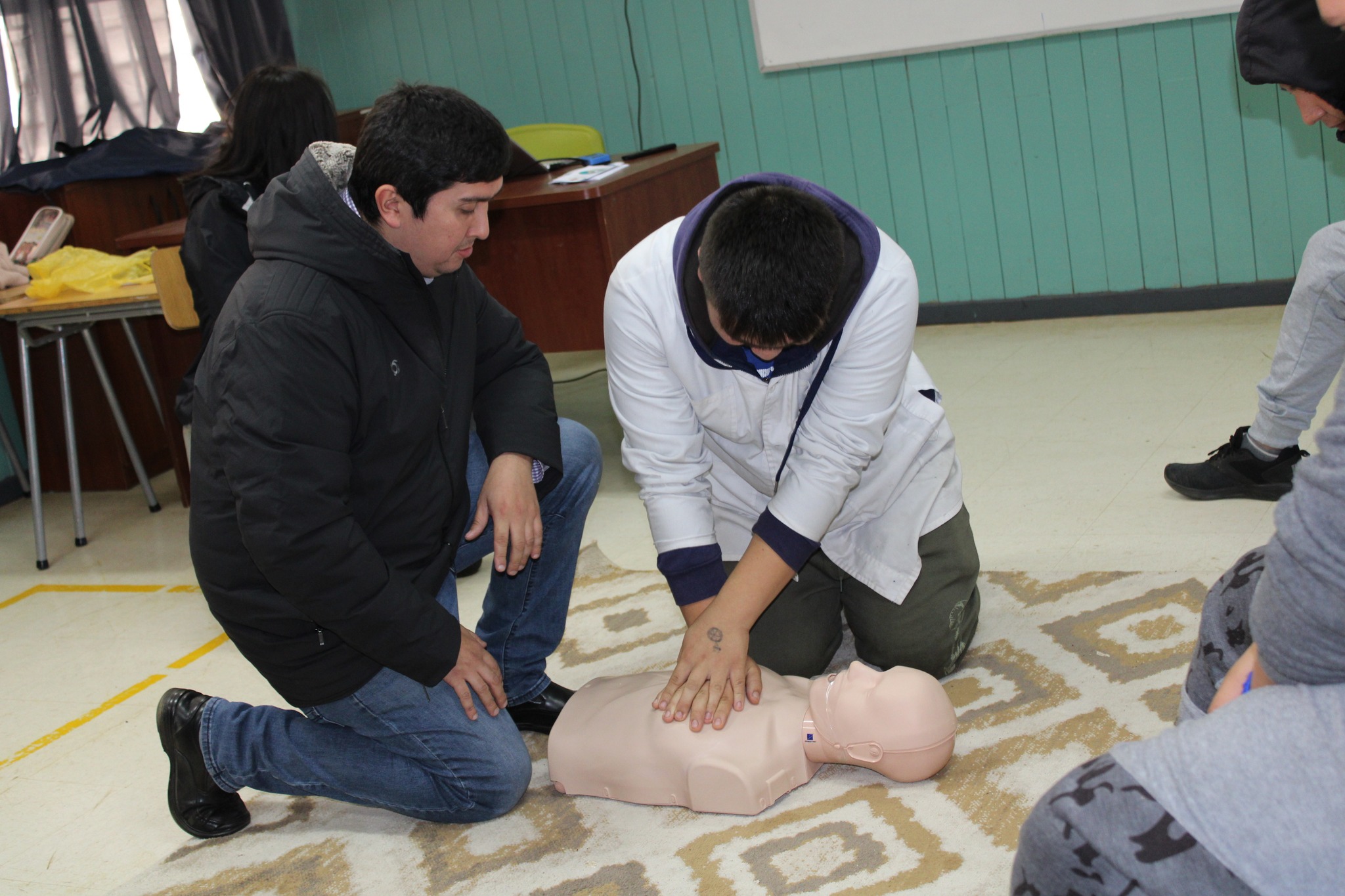 Estudiantes de la Escuela La Granja aprenden RCP
