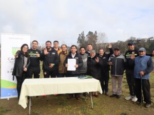 Entrega terreno cancha palestino