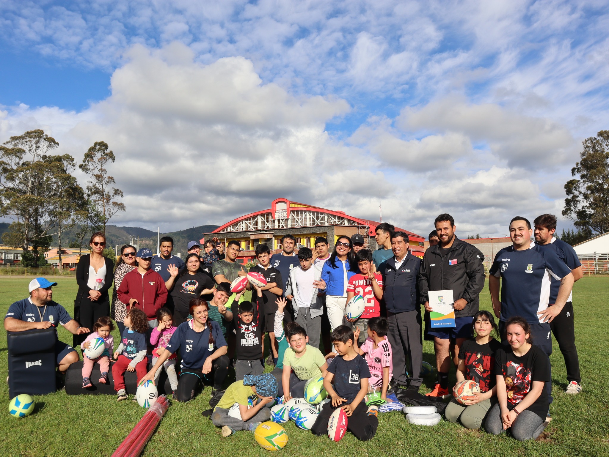 Entrega implementos Club de Rugby Los Potros Cañete