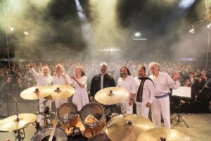 Jóvenes cañetinos tocan junto a los Jaivas